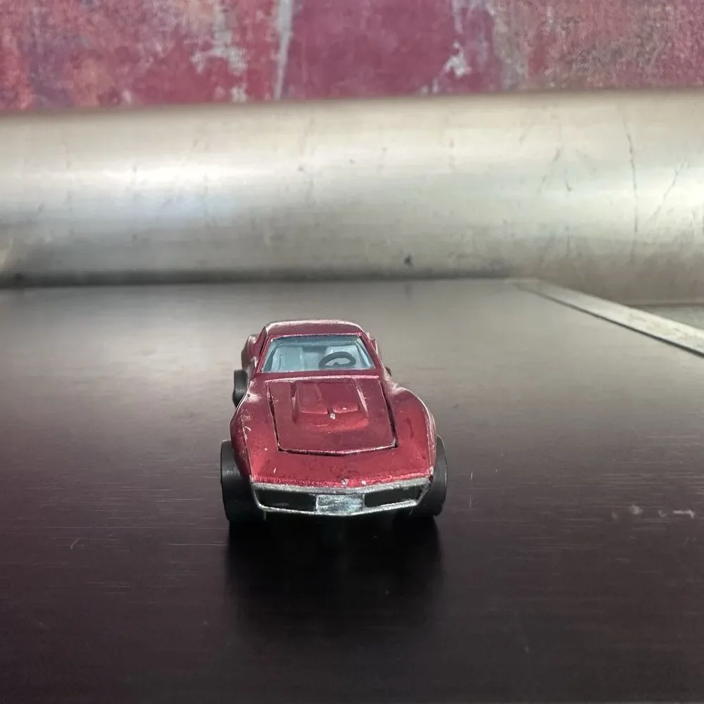 Hot Wheels Redline CUSTOM CORVETTE Red US White Interior Very Nice !!